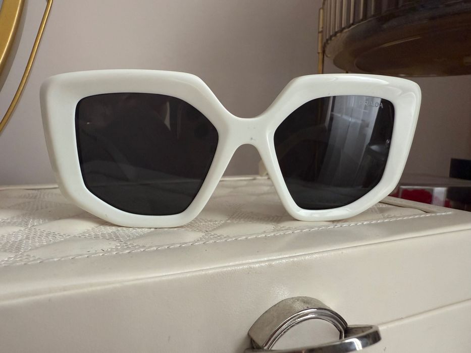 Слънчеви очила Prada