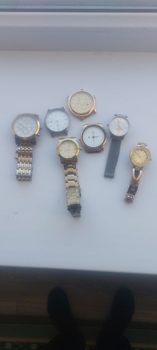 Часы наручные в нерабочий состоянии