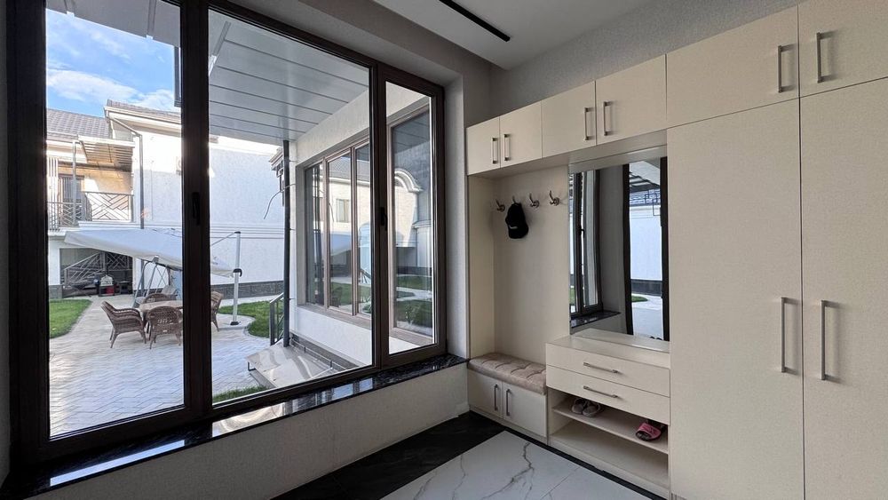 Амир-Темур махалля Продается шикарный евродом, на участке 2 дома