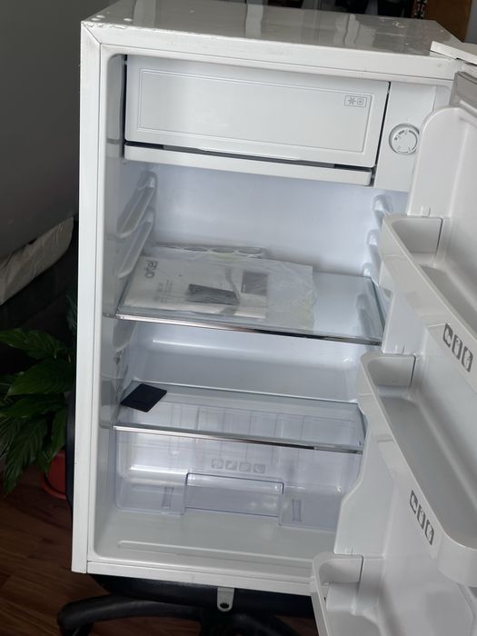 Продам мини холодильник Артель