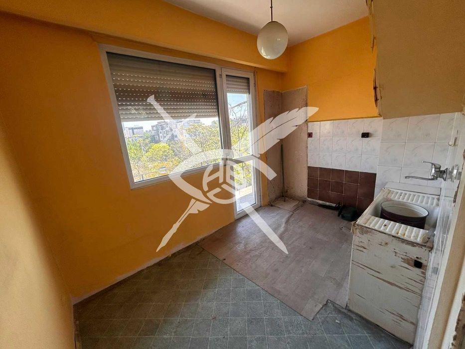 Продава се Двустаен апартамент в София, Хладилника - 61 кв.м за 1066 €/кв.м - Снимка #1