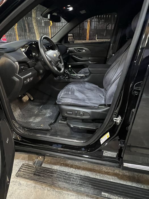 Chevrolet Traverse 2023 год 13000 км автоматический порог