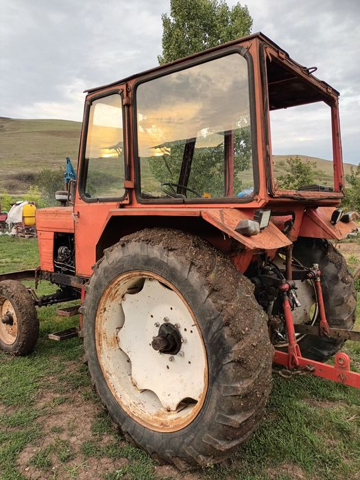 Tractor Universal 650