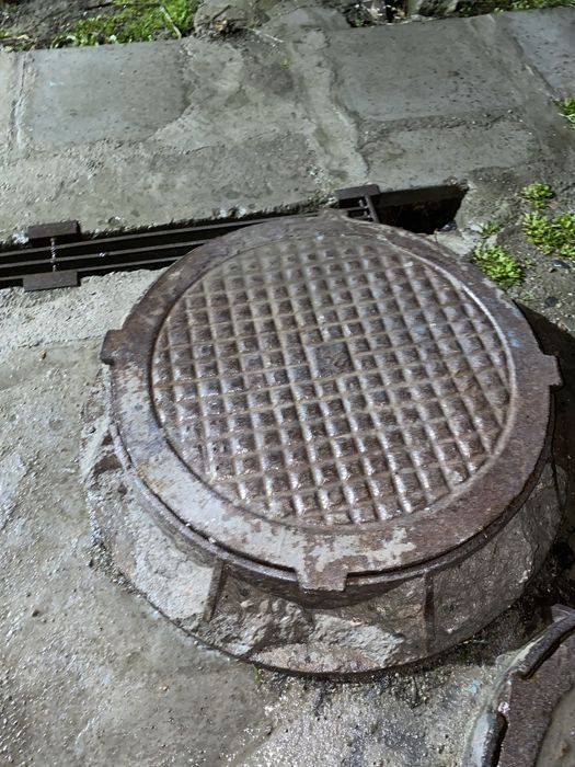 Люк канализационный