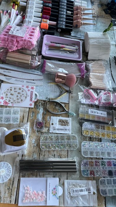 Гел Лакове и материали