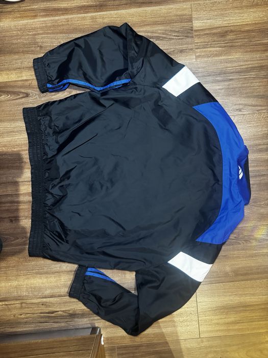 ADIDAS 90s retro windbreaker for men in blue and black colour.