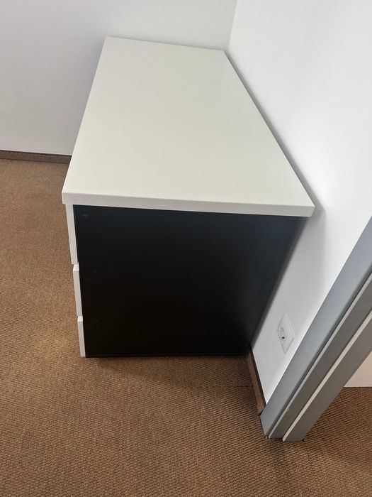 Офисно бюро в стилен минималистичен дизайн