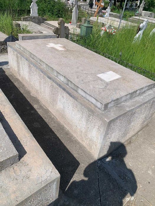 Vând Criptă 2 Locuri - Cimitir Prundu Pitești