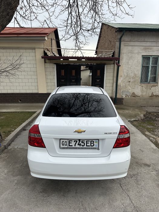 Nexia 3 avtomat sotiladi