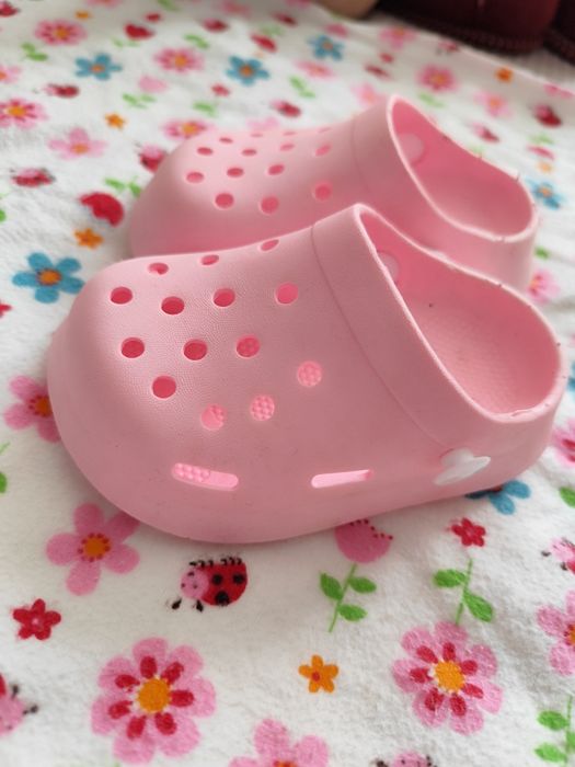 Продам обувь на девочку