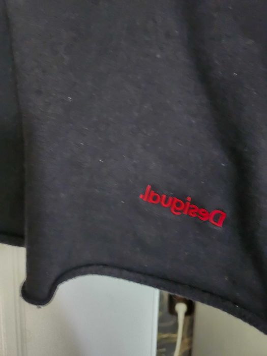 Продавам юношески тениски на марката Desigual