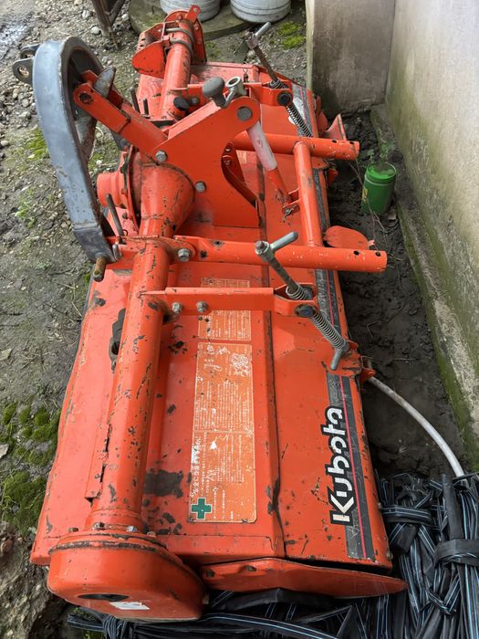 Vreza de pamant japoneza kubota