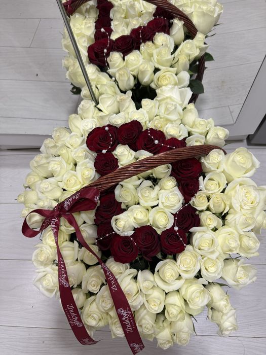 101 белые розы , букет с буквой