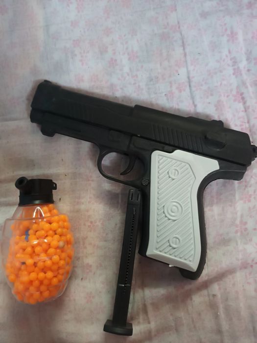 Pistol cu bile de jucarie