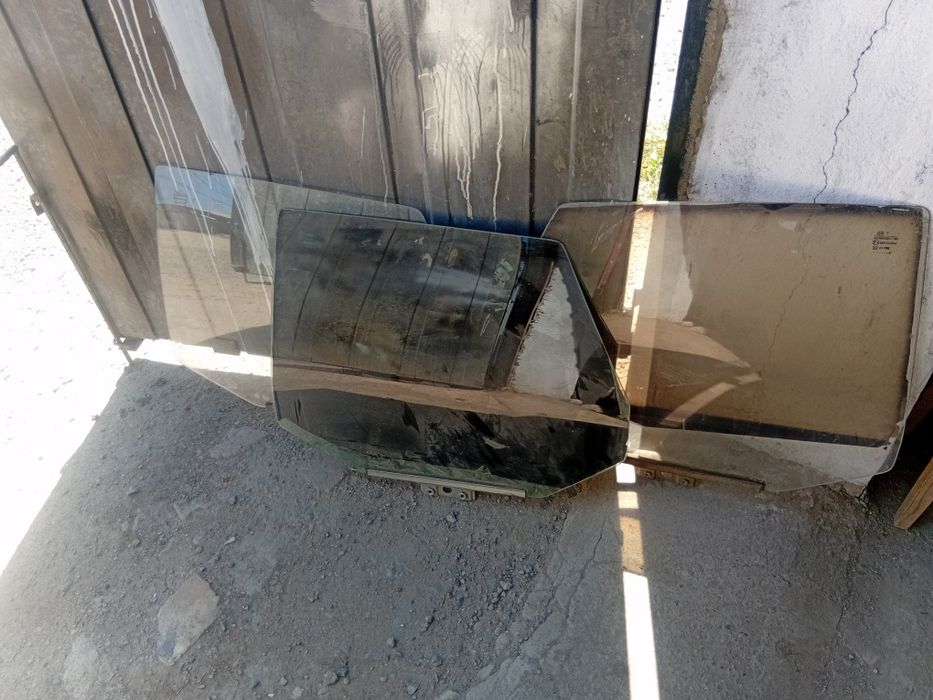 Продам стекло боковой на ваз 99-099