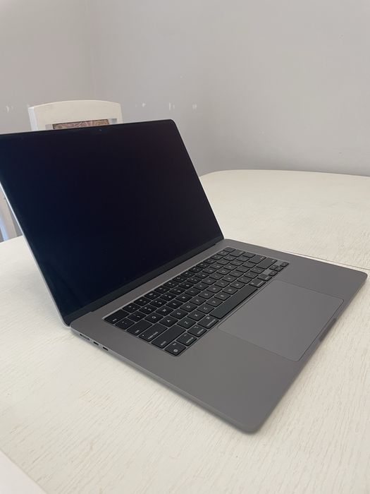 Macbook Air 15 M2 2023года.