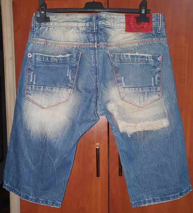 Продаю фирменные шорты