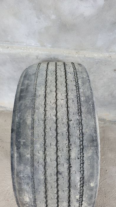 Шина от прицепа   .