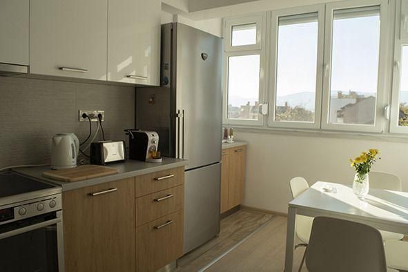 Дава се под наем Четиристаен апартамент в Пловдив, Център - 90 кв.м за 590 € - Снимка #2