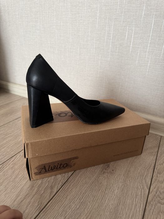 Женские туфли черные