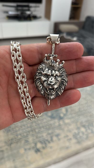 Цепь с кулоном головы льва