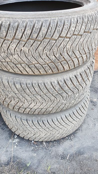 Продам зимние три шины r17