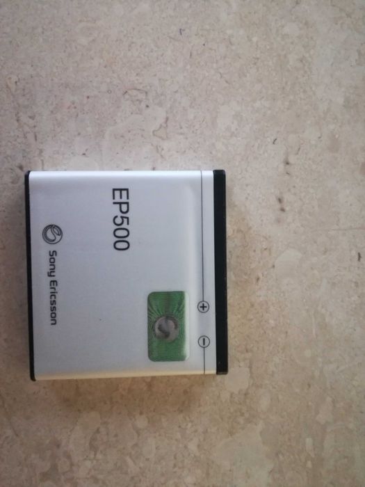 Продавам 2бр. телефона Sony Ericson Experia 8Ericson-ЗА ЧАСТИ