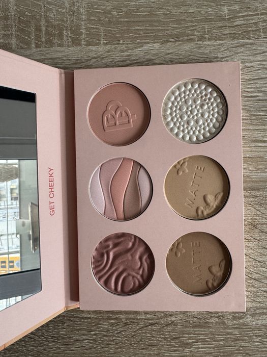 Чисто нова палитра Bellapierre