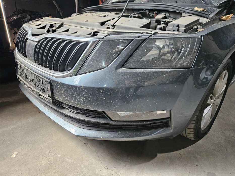 Ляв фар за Skoda Octavia 3 2018г