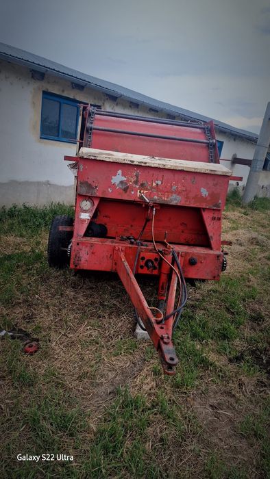 Vând presa baloti