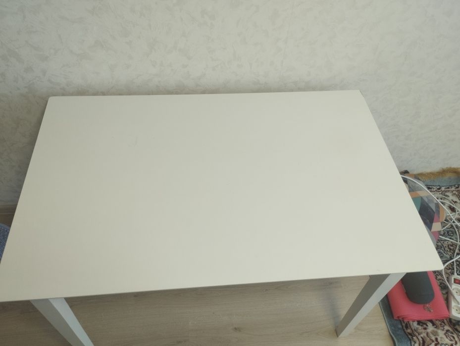 Продаётся красивый стол