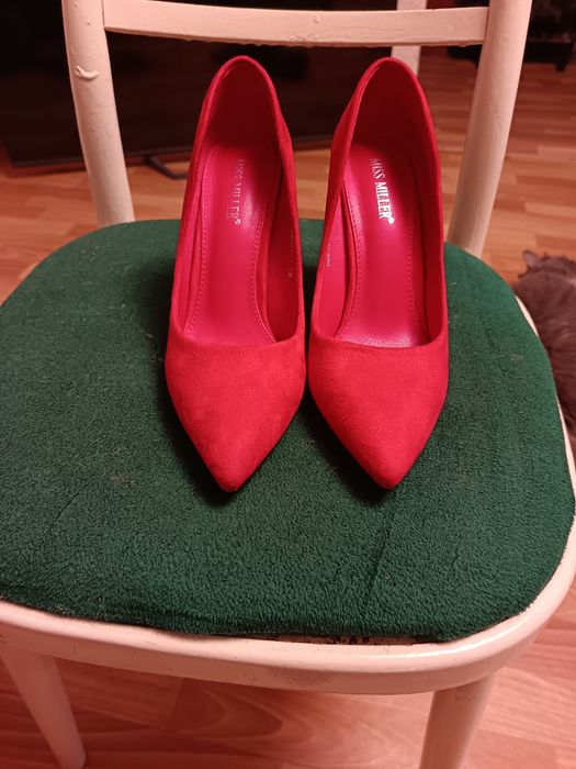 Прадоются красивые туфли