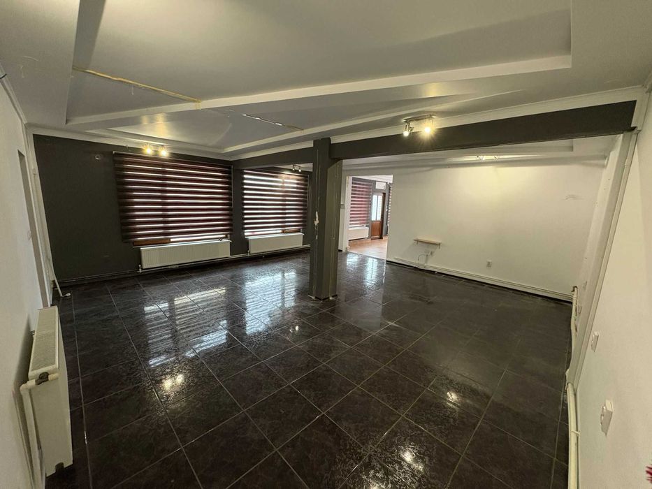 Spatiu de inchiriat Valu lui Traian- Zona Centrala cu iesire la sosea
