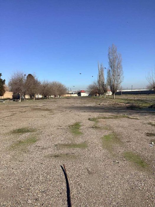Срочно Продаётся база Уртачирчикский район пос Гулистон 3 гектара.