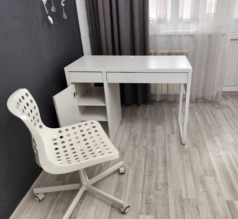 Письменный / компьютерный стол с креслом