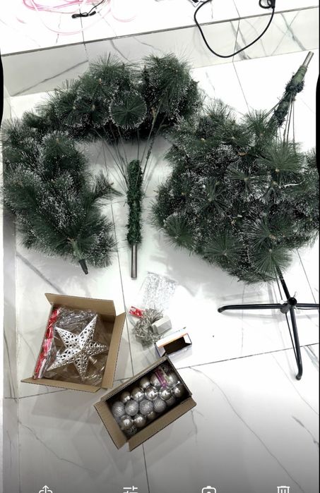 Елка с игрушками