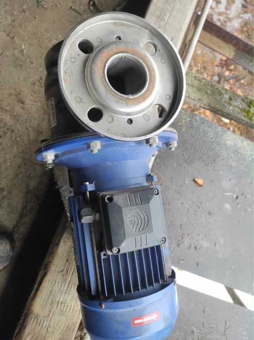 Нова помпа за вода марка lowara HTE 50-125