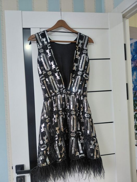Платье в паетках и бисер.