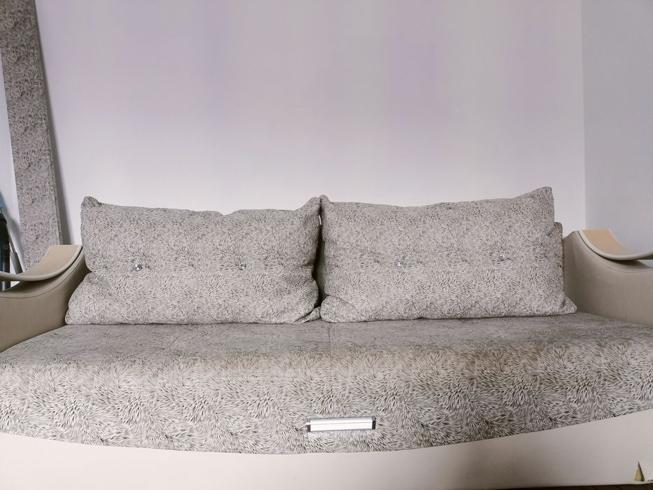 Срочно продам диван