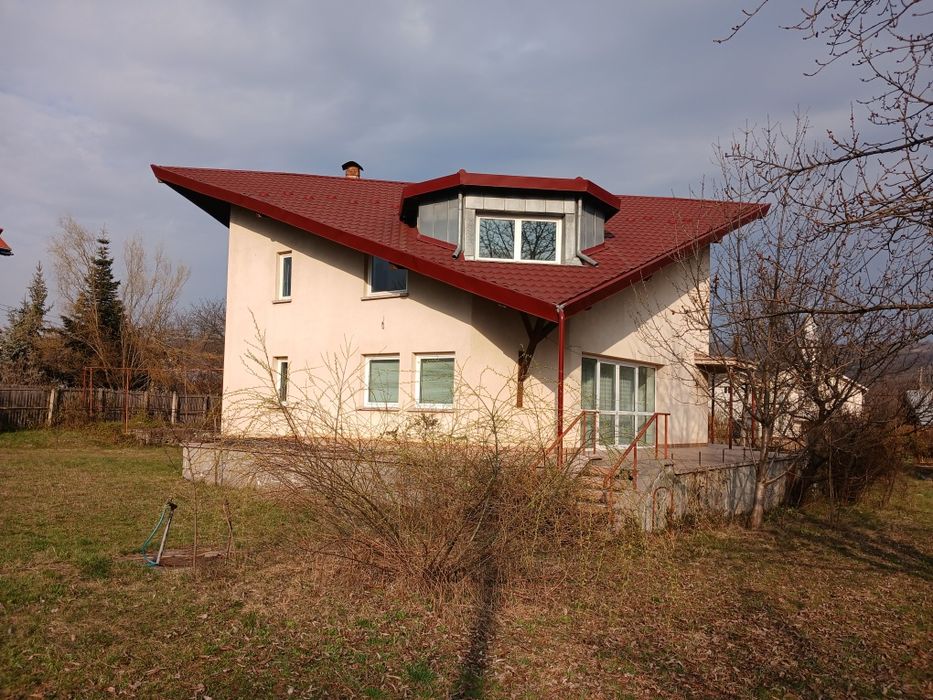 Casa cu 5 camere S+P+E si teren 2000mp