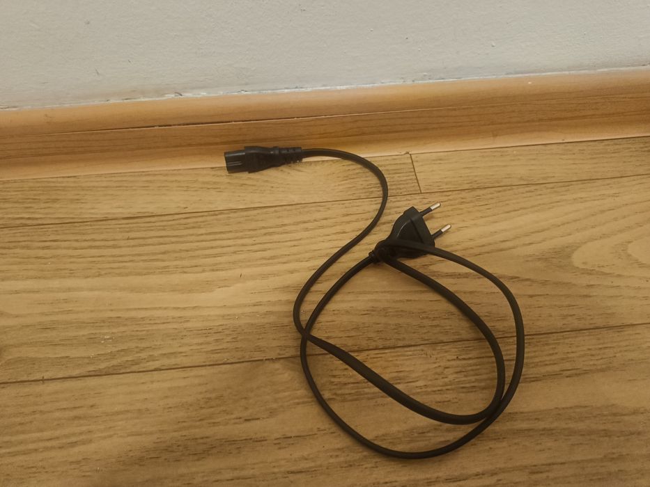 Много разъёмов для устройств.