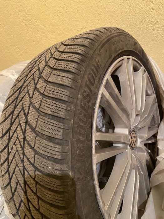 Зимни гуми 245/45/18 100V