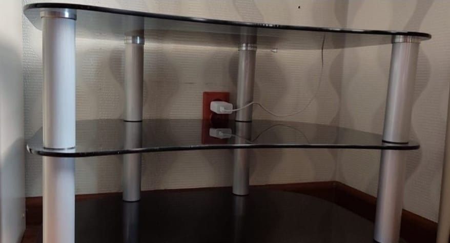 Стеклянный столик