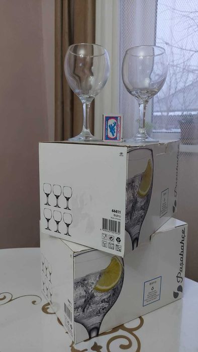 Бокалы на ножках