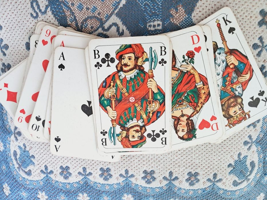 Cărți de joc ...