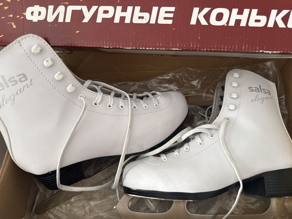 Коньки фигурные женские