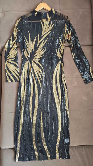 Дамска рокля с паети в черно и злато размер М-Л