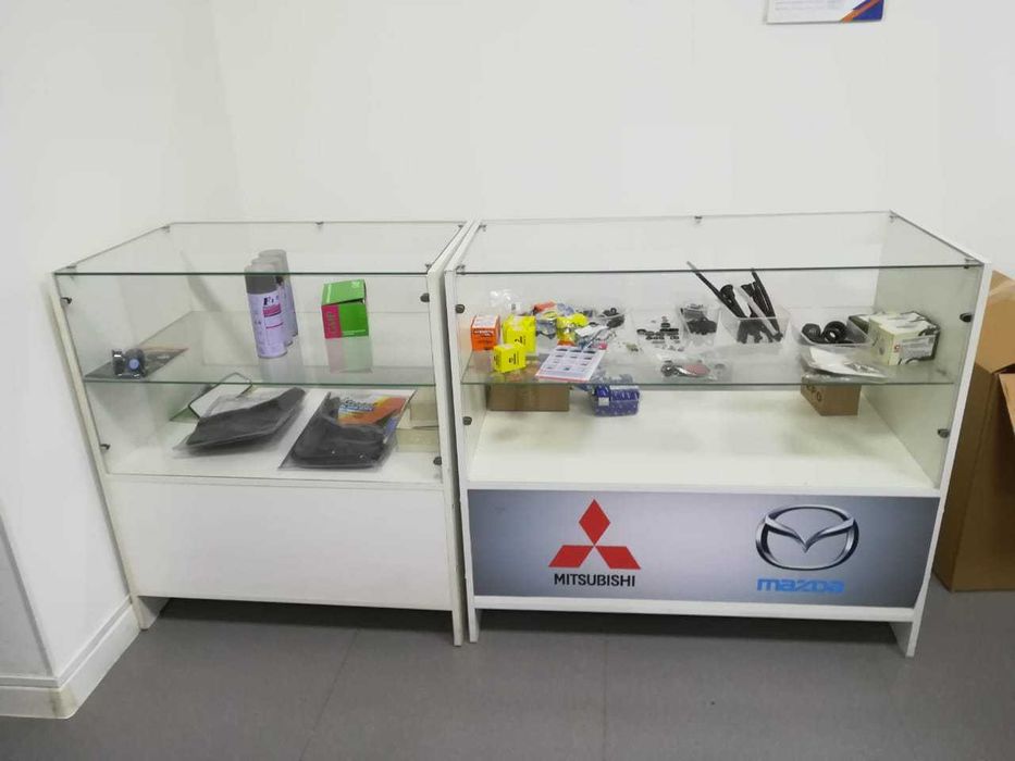 Продам стеллажи и витрины