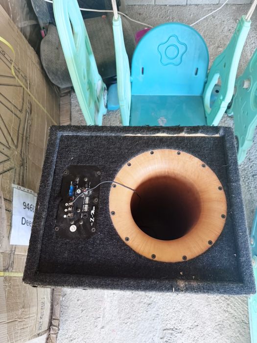 Продам Саббуфер Jbl