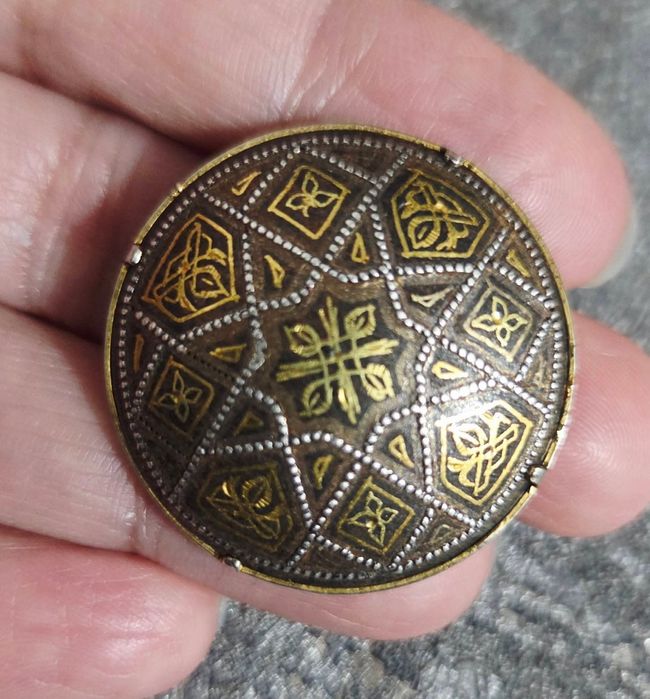 Brosa damascena- aur negru de Toledo